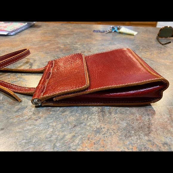 Ellington Madison Hinge Crossbody Purse - Picture 4 of 6
